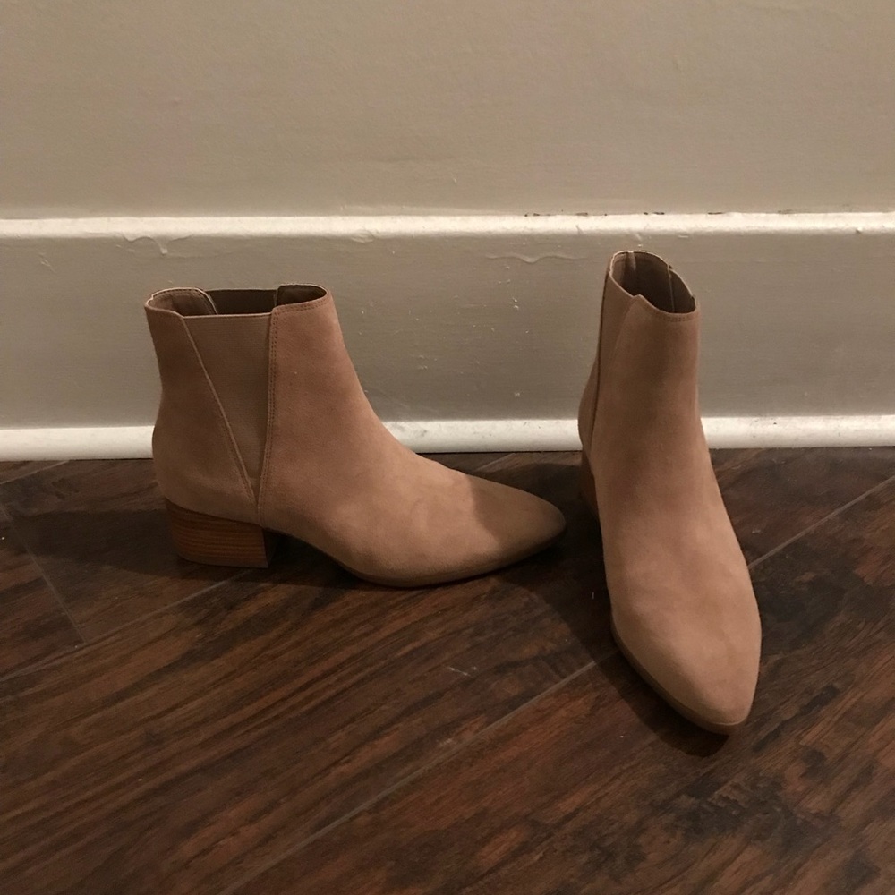 Tan Urban Outfitters boots
